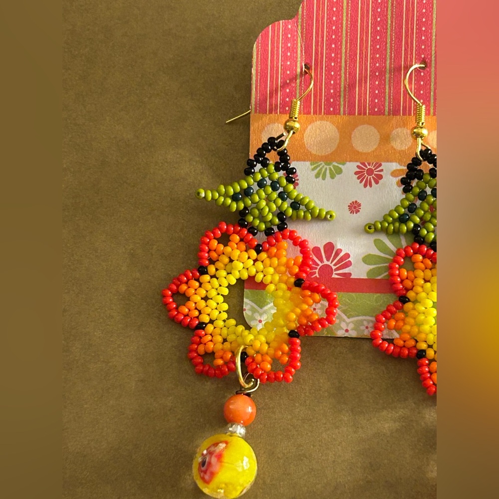 NWOT Earrings Huichol Sunflowers Mexican artistry art glass beads pierced drop - Picture 3 of 9